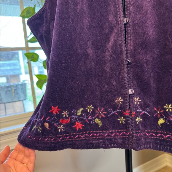White Stag Purple Vest with Floral Embroidery - Picture 4 of 8